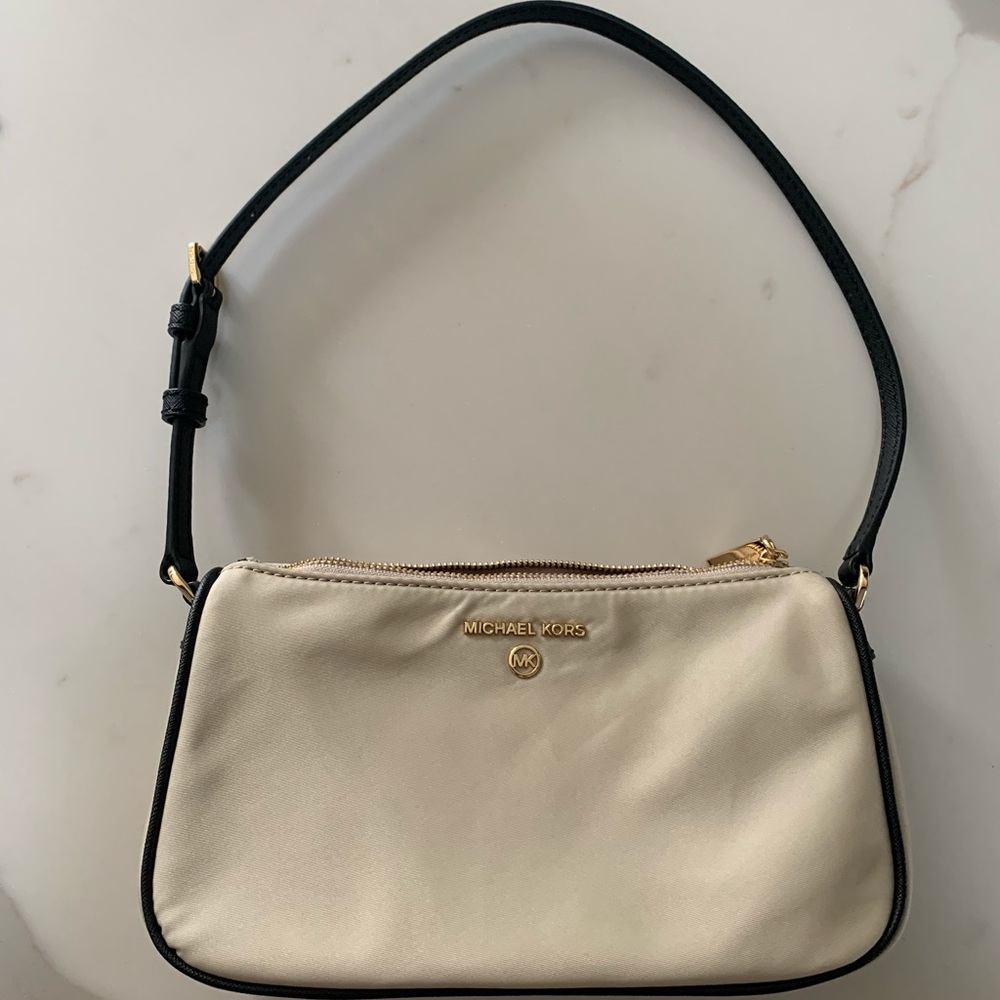 Michael Kors - Vinyl Pochette Bag Tan
